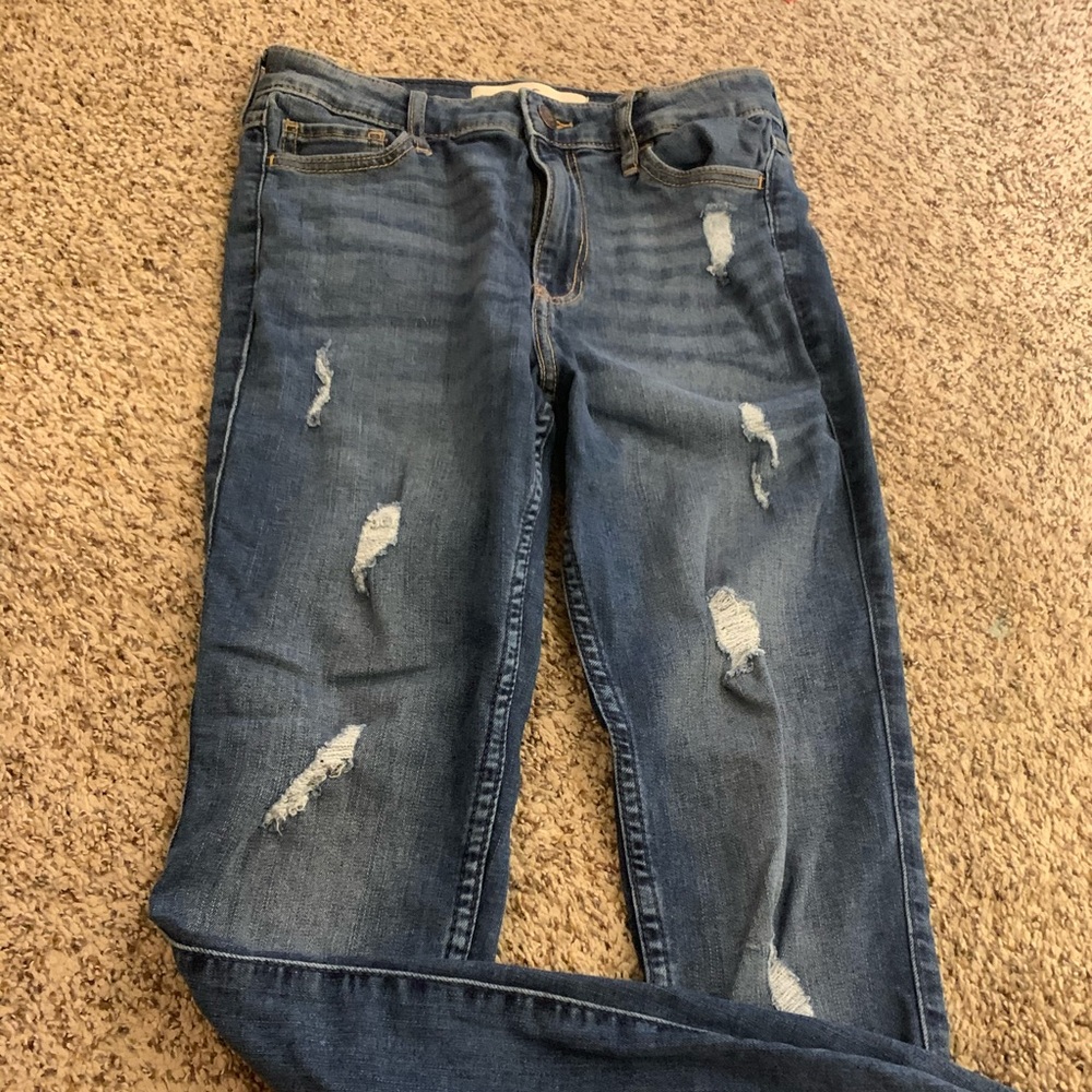 Hollister Women’s Jeans. 5R.  W 27 L 30.
